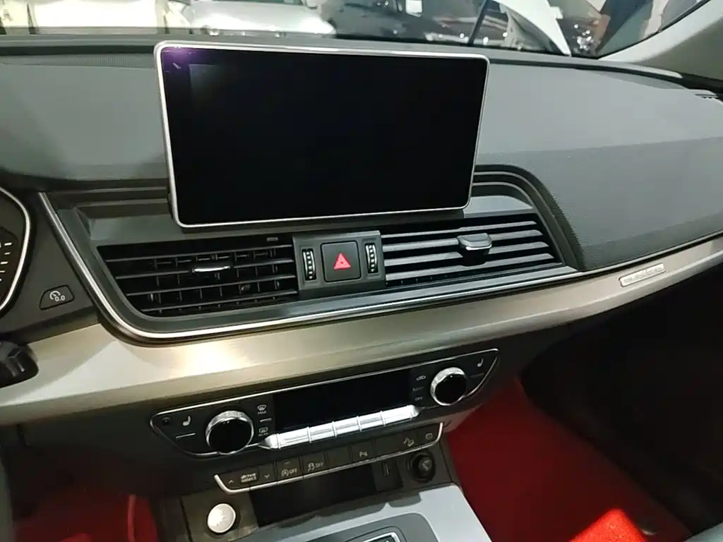 Audi Q5L 2021 — фото 13