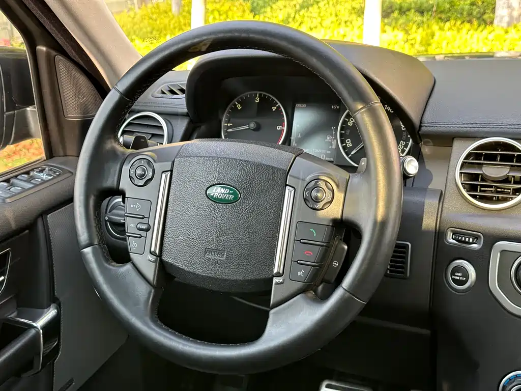 Land Rover Discovery 2013 — фото 16