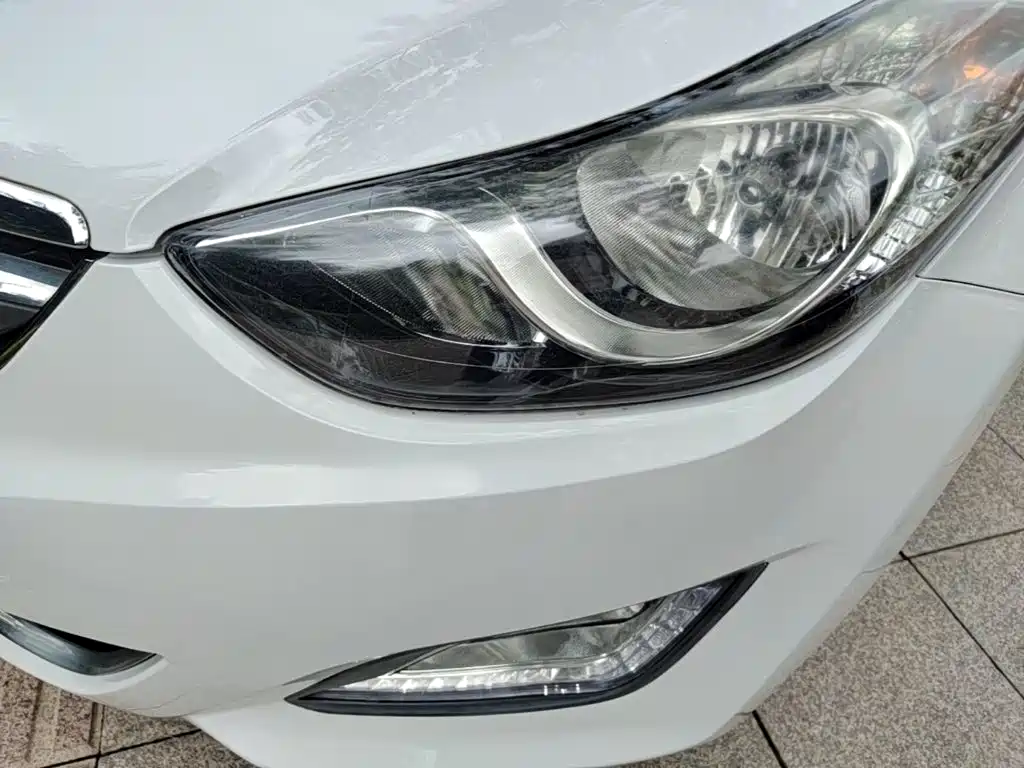 Hyundai Elantra 2015 — фото 24