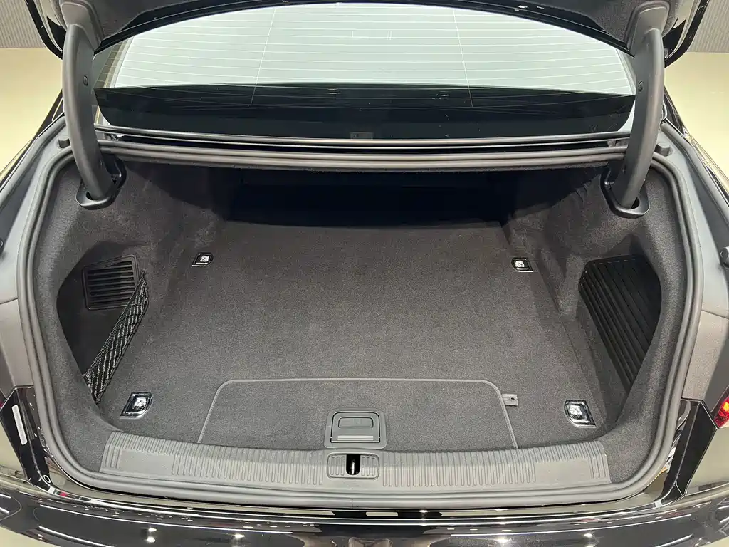 Audi A8 New Energy 2021 — фото 12