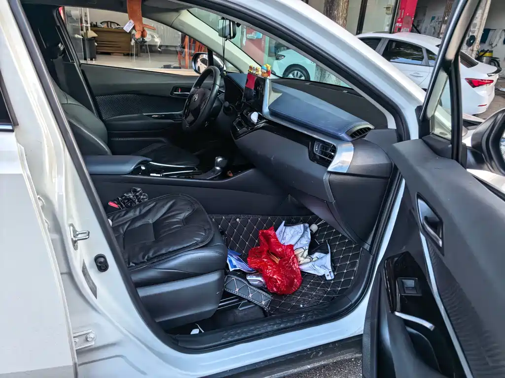 Toyota C-HR 2023