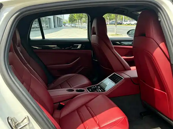 Porsche Panamera 2021