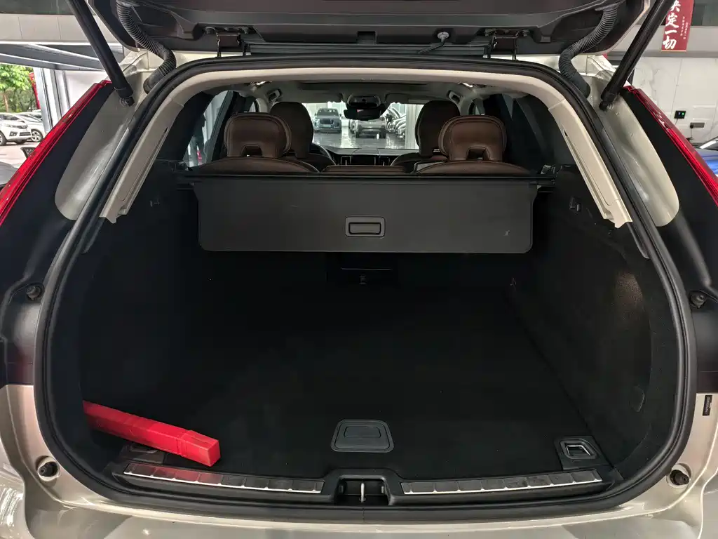 Volvo XC60 2020 — фото 24