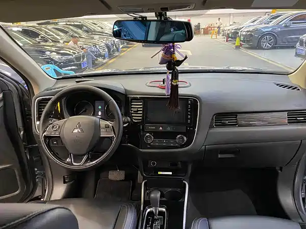Mitsubishi Outlander 2020