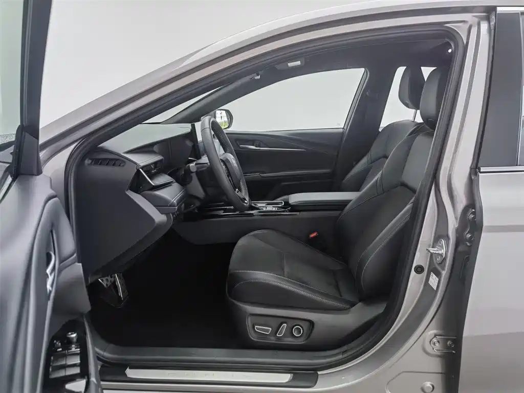 Toyota Camry 2024 — фото 10