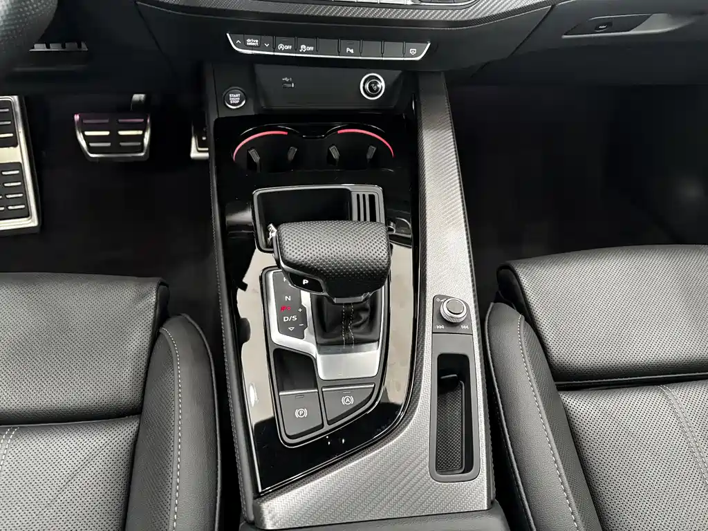 Audi A4L 2024 — фото 20