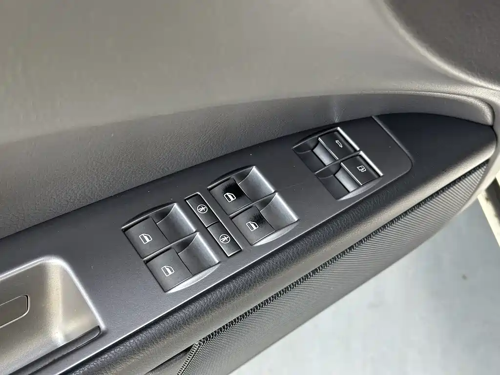 Volkswagen Phaeton 2016 — фото 18