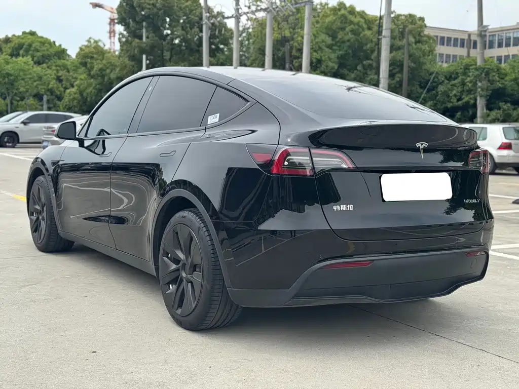 Tesla Model Y 2023 — фото 9