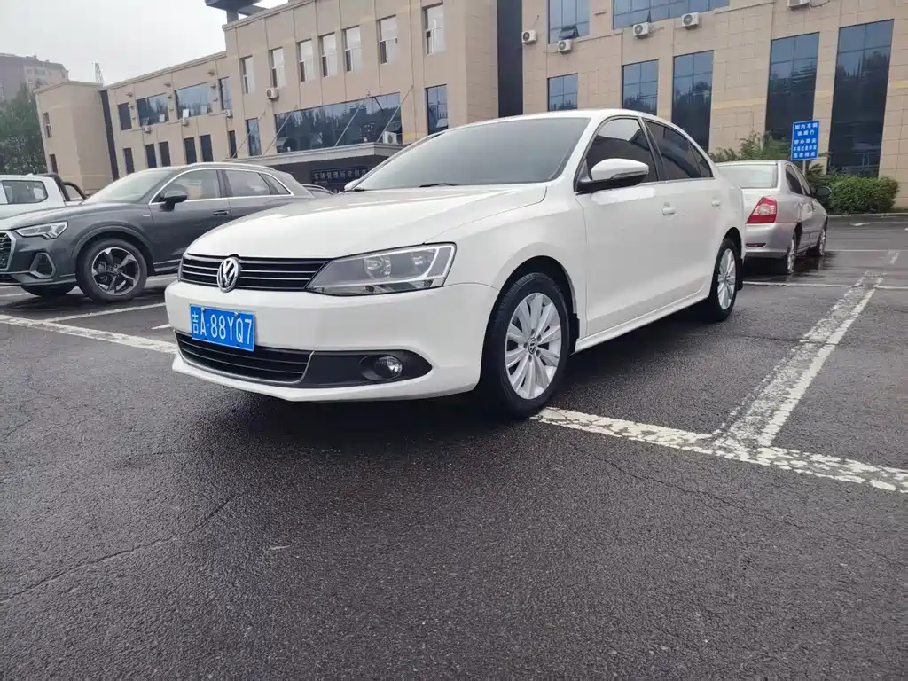 Volkswagen Sagitar 2014