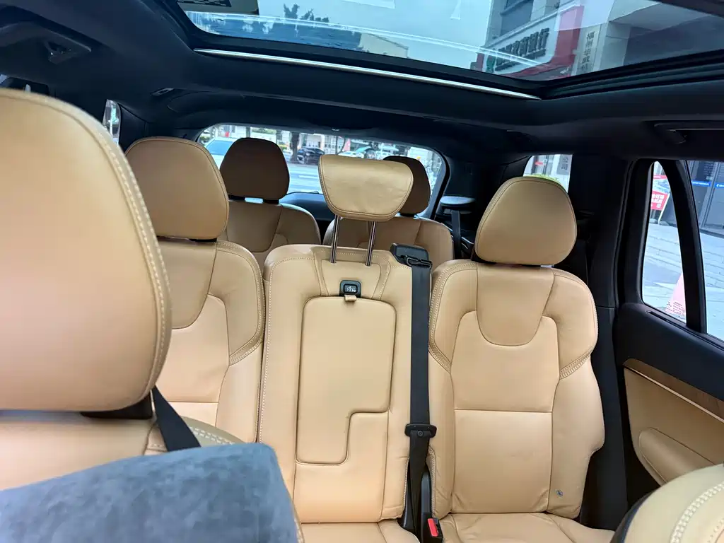 Volvo XC90 2018 — фото 21