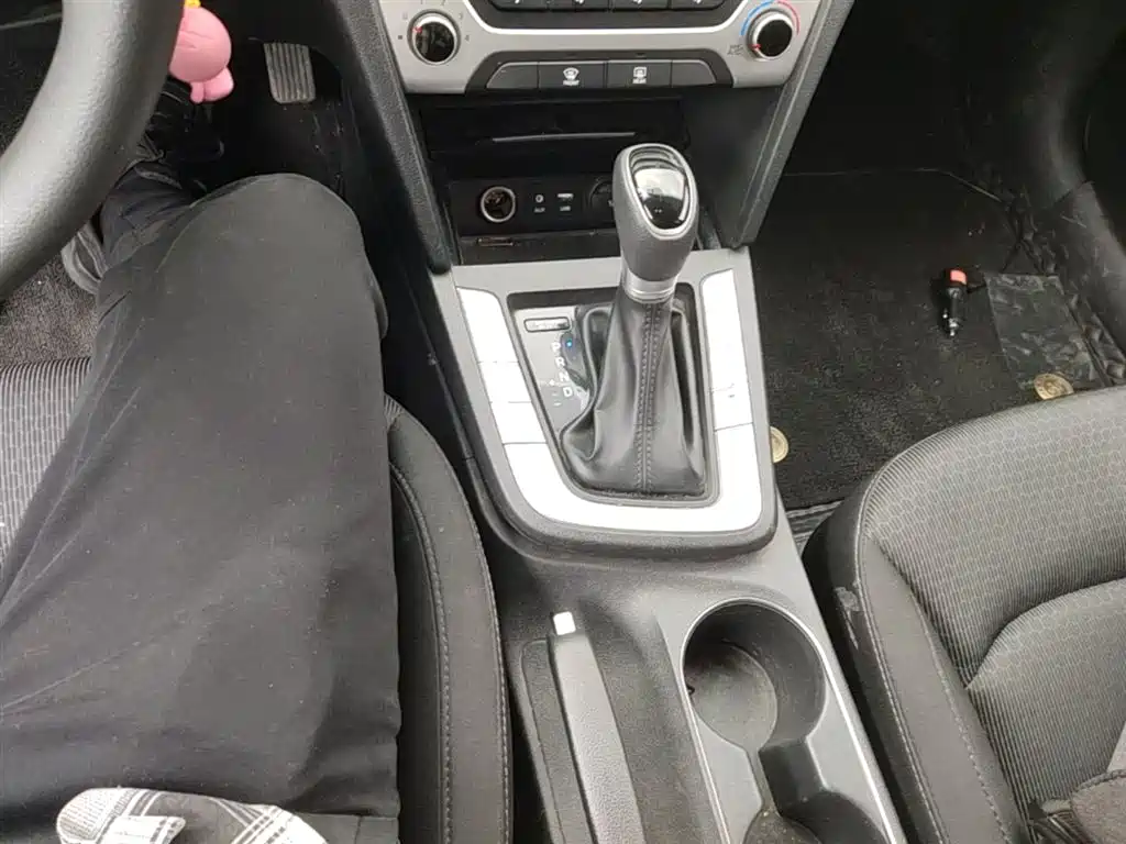 Hyundai Elantra 2019 — фото 14