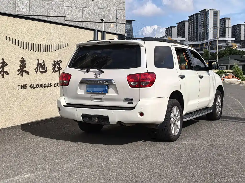 Toyota Sequoia 2014 — фото 9