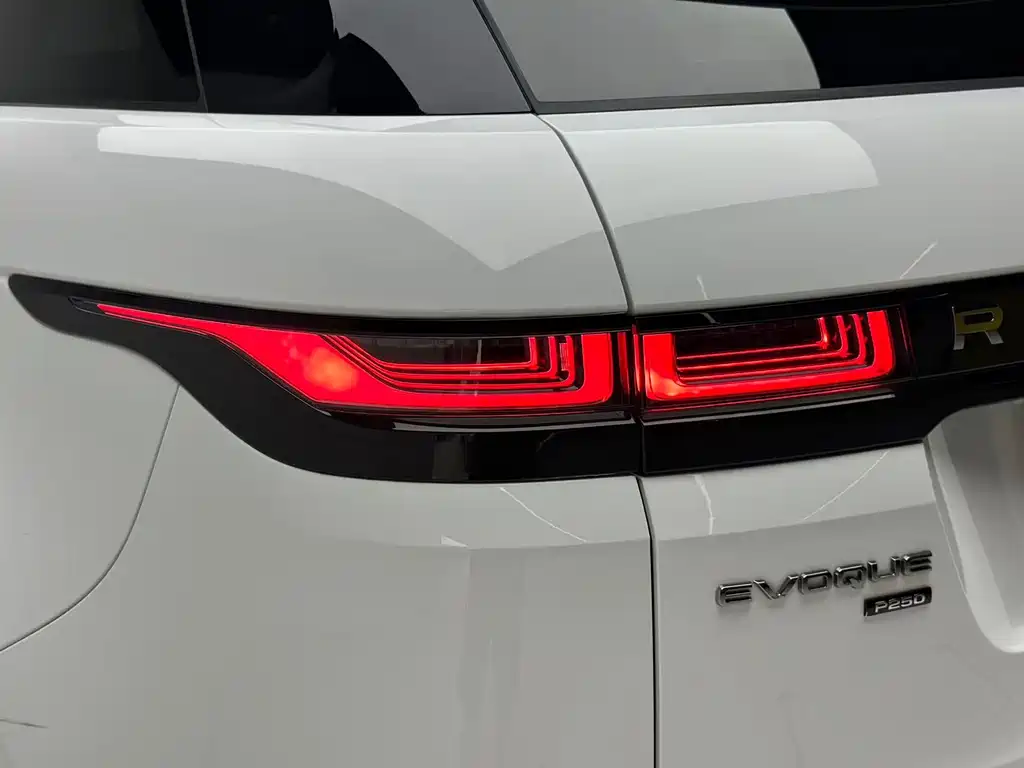 Land Rover Range Rover Evoque 2023 — фото 18
