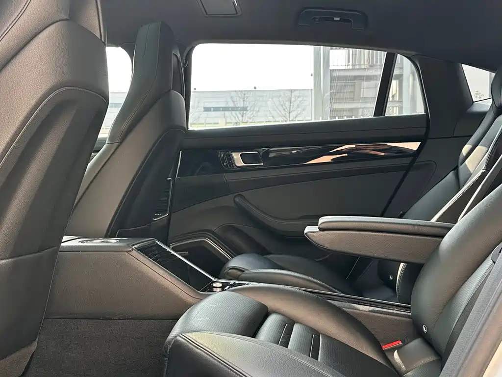 Porsche Panamera 2020 — фото 18