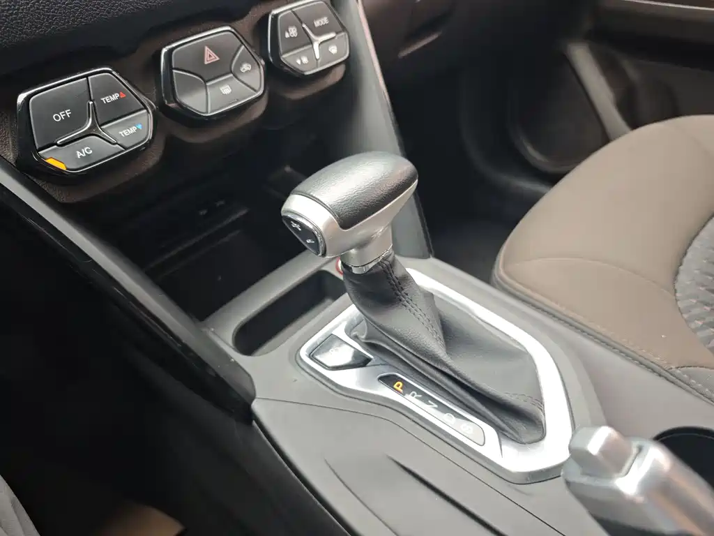 GAC Motor Trumpchi GS4 2017 — фото 18