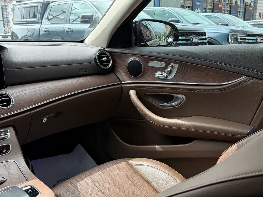 Mercedes-Benz E-Class 2022 — фото 18