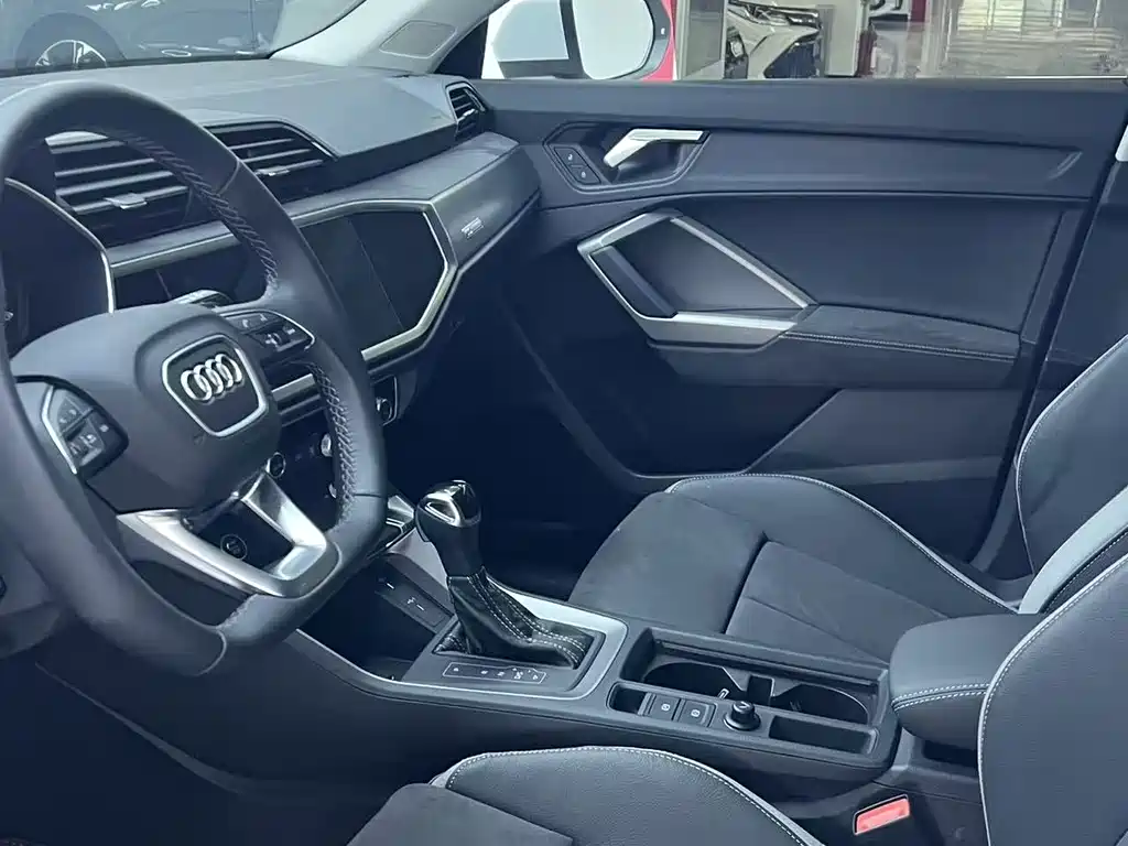 Audi Q3 2023 — фото 11