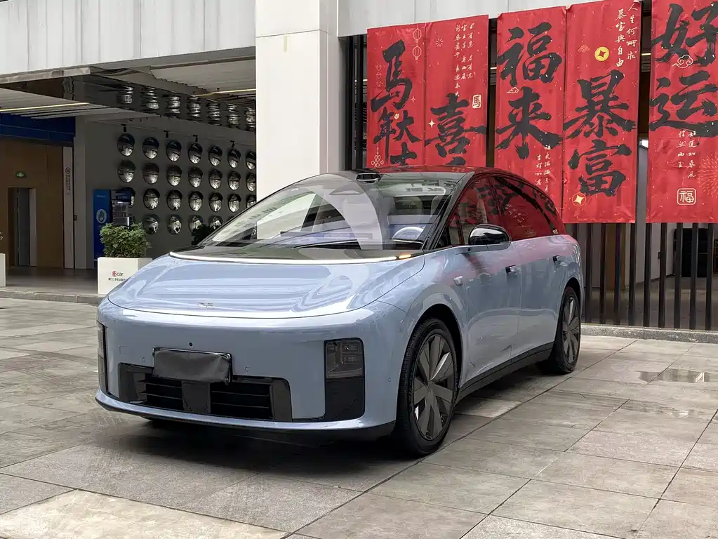 Li Auto i8 2025