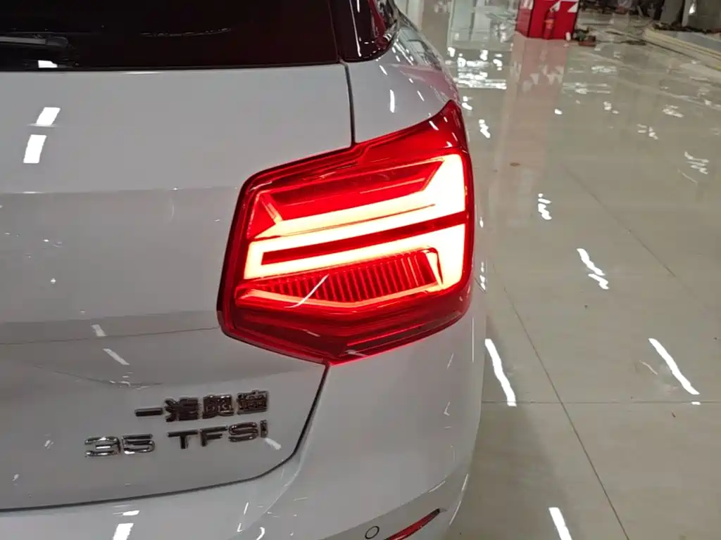 Audi Q2L 2019 — фото 8