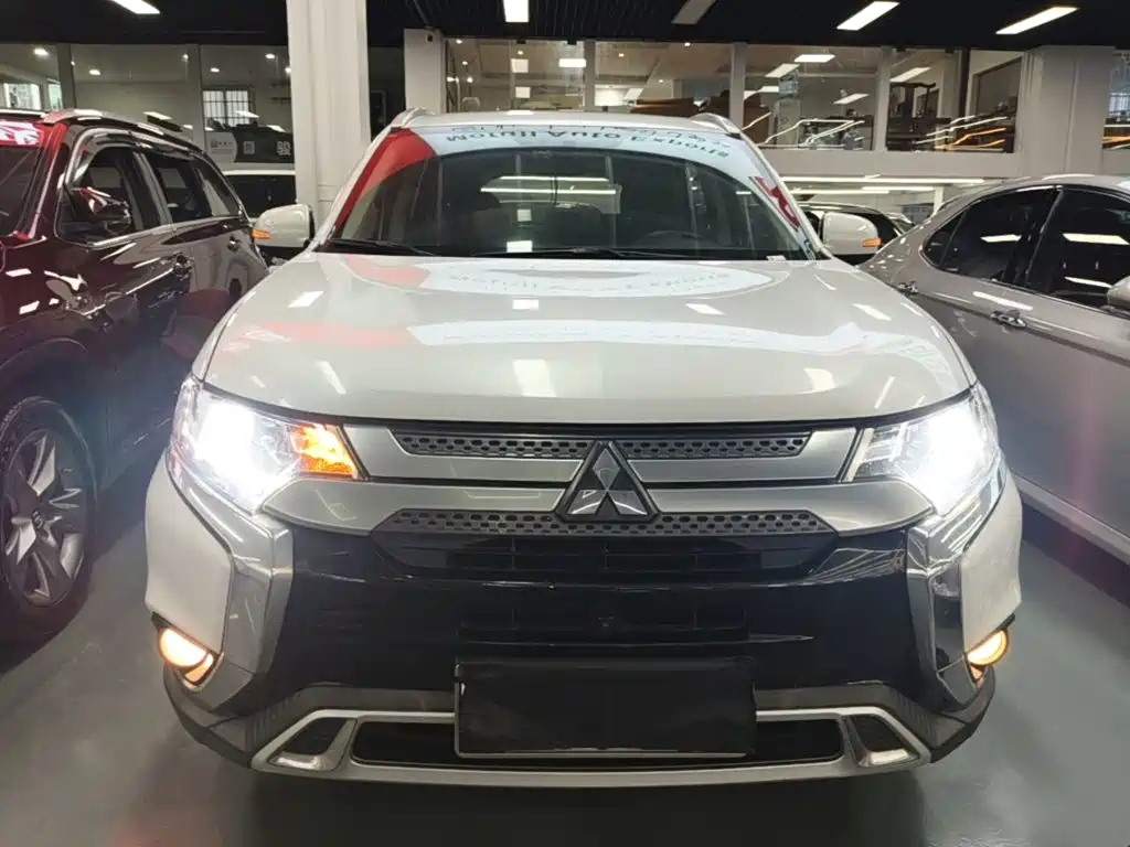 Mitsubishi Outlander 2020 — фото 3