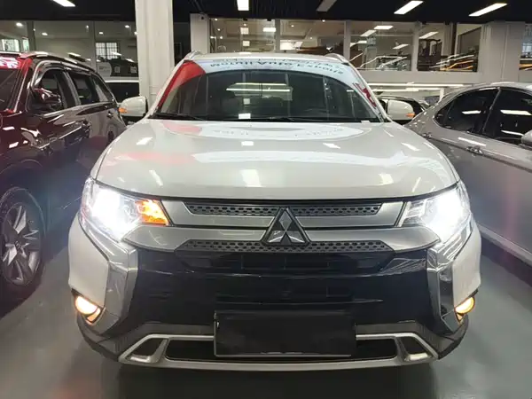 Mitsubishi Outlander 2020