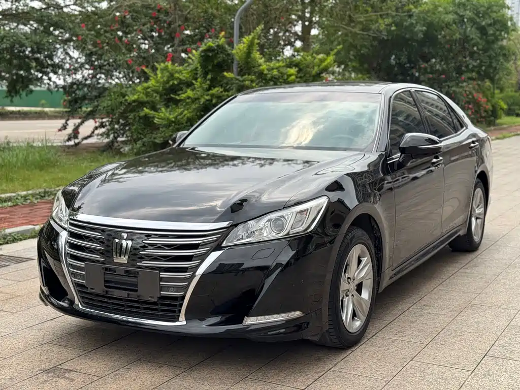 Toyota Crown 2017 — фото 2