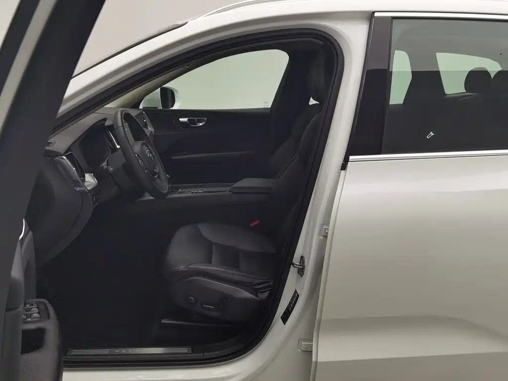 Volvo XC60 2018 — фото 10