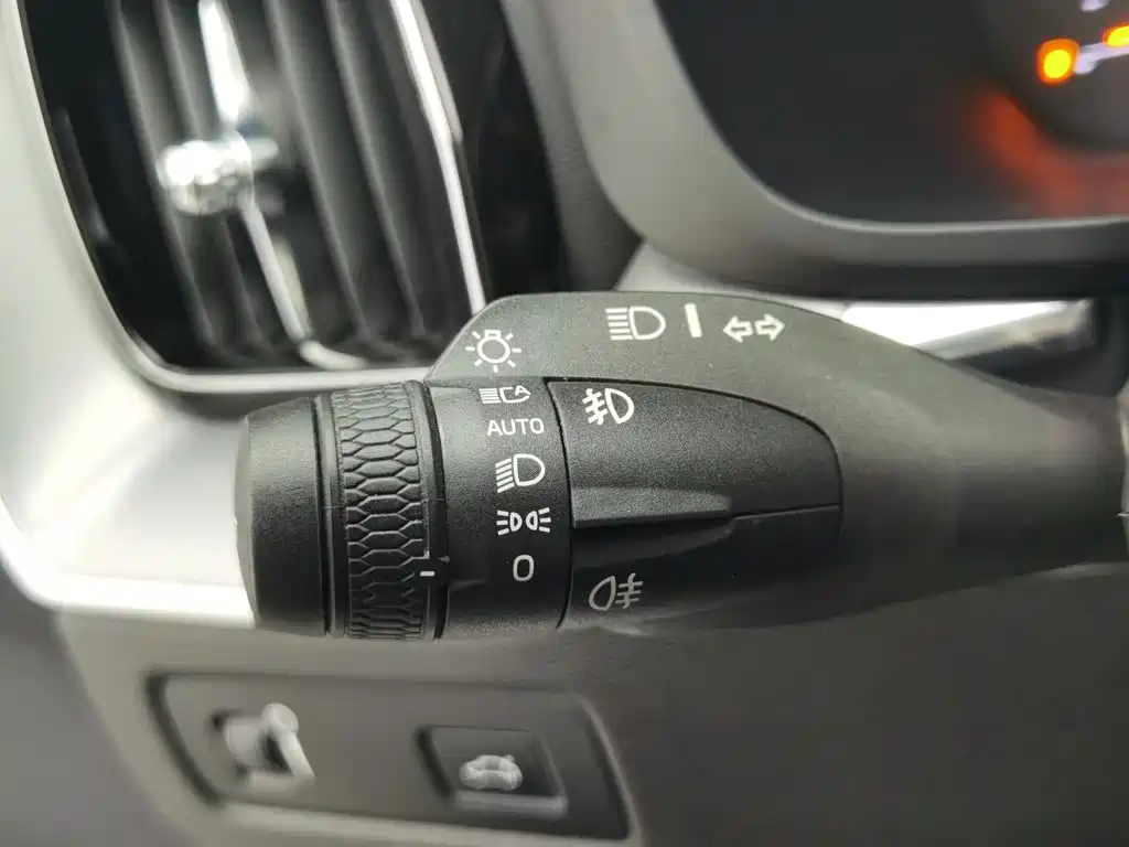 Volvo XC60 2018 — фото 21