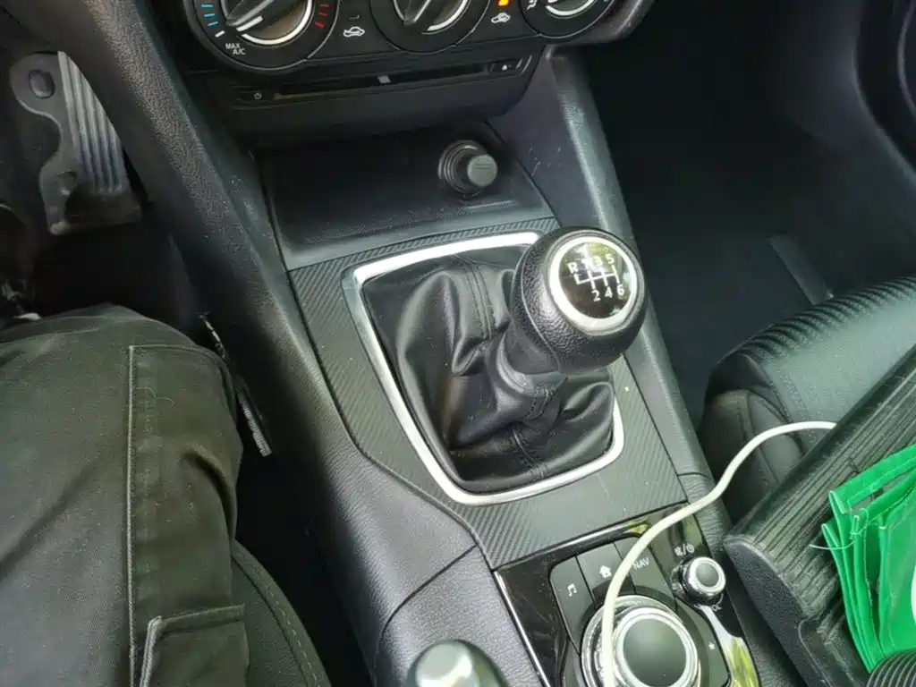 Mazda 3 Axela 2015 — фото 14