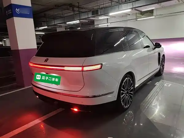 NIO ES8 2025