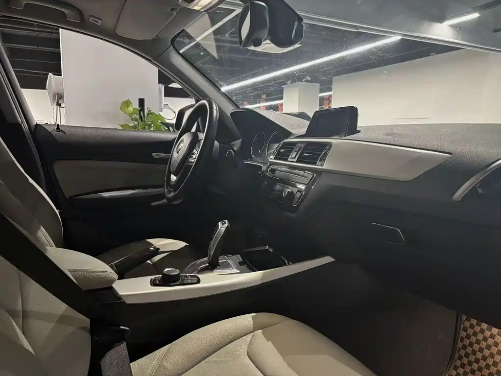 BMW 1 Series 2018 — фото 12