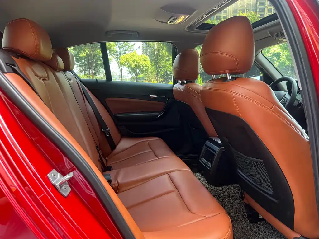 BMW 1 Series 2019 — фото 14
