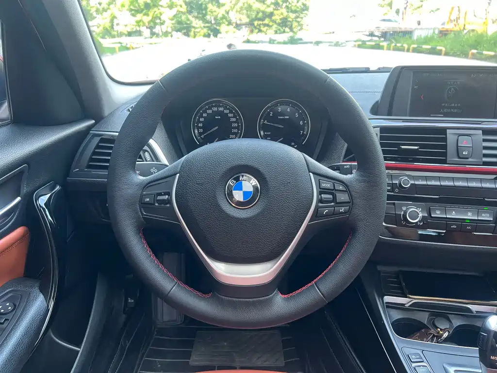 BMW 1 Series 2019 — фото 9