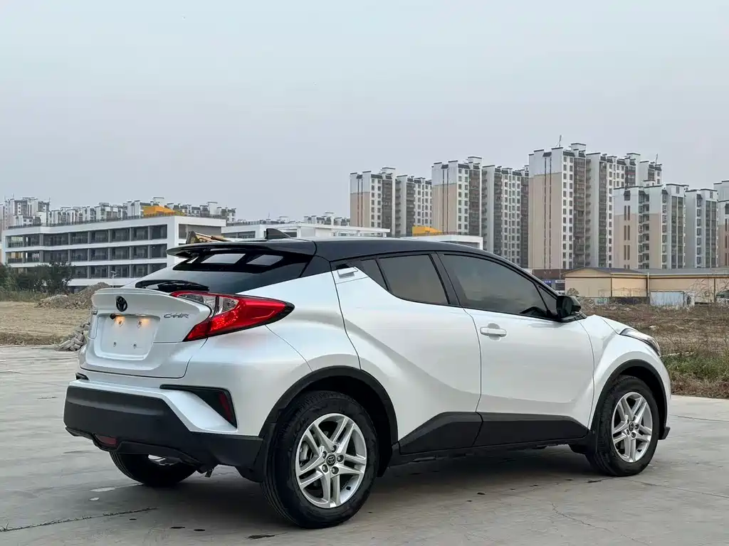 Toyota C-HR 2024 — фото 9