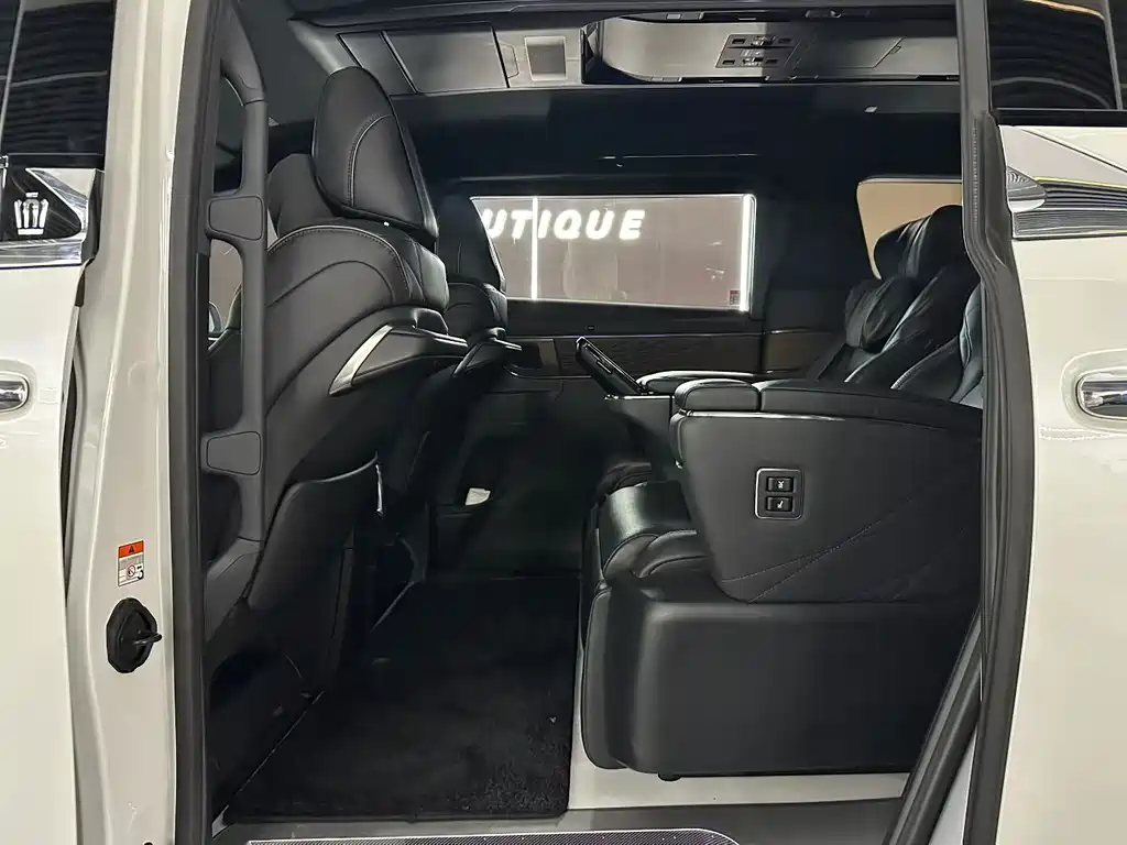 Toyota Vellfire 2024