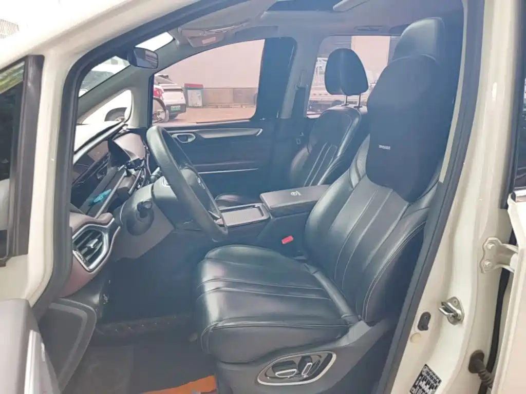GAC Motor Trumpchi M6 2023 — фото 15