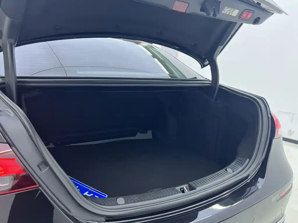 Mercedes-Benz E-Class 2023 — фото 12