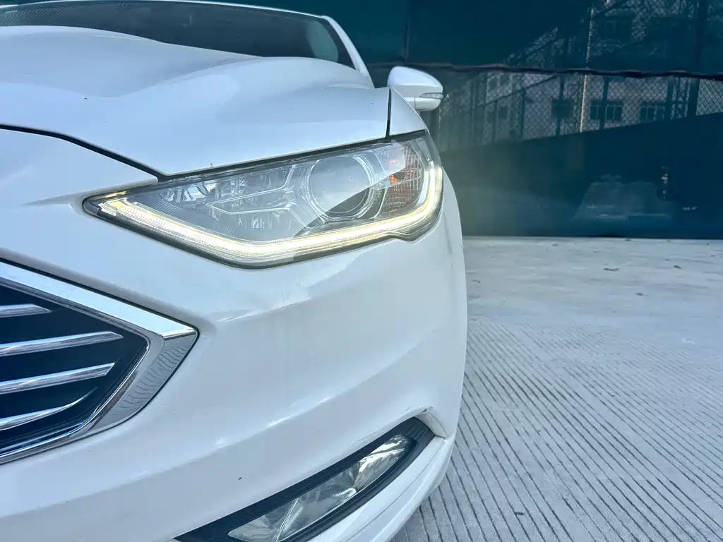Ford Mondeo 2017 — фото 12