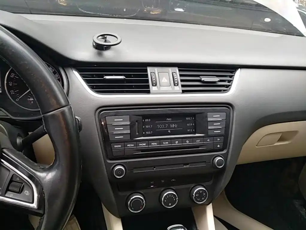 Skoda Octavia 2015 — фото 13
