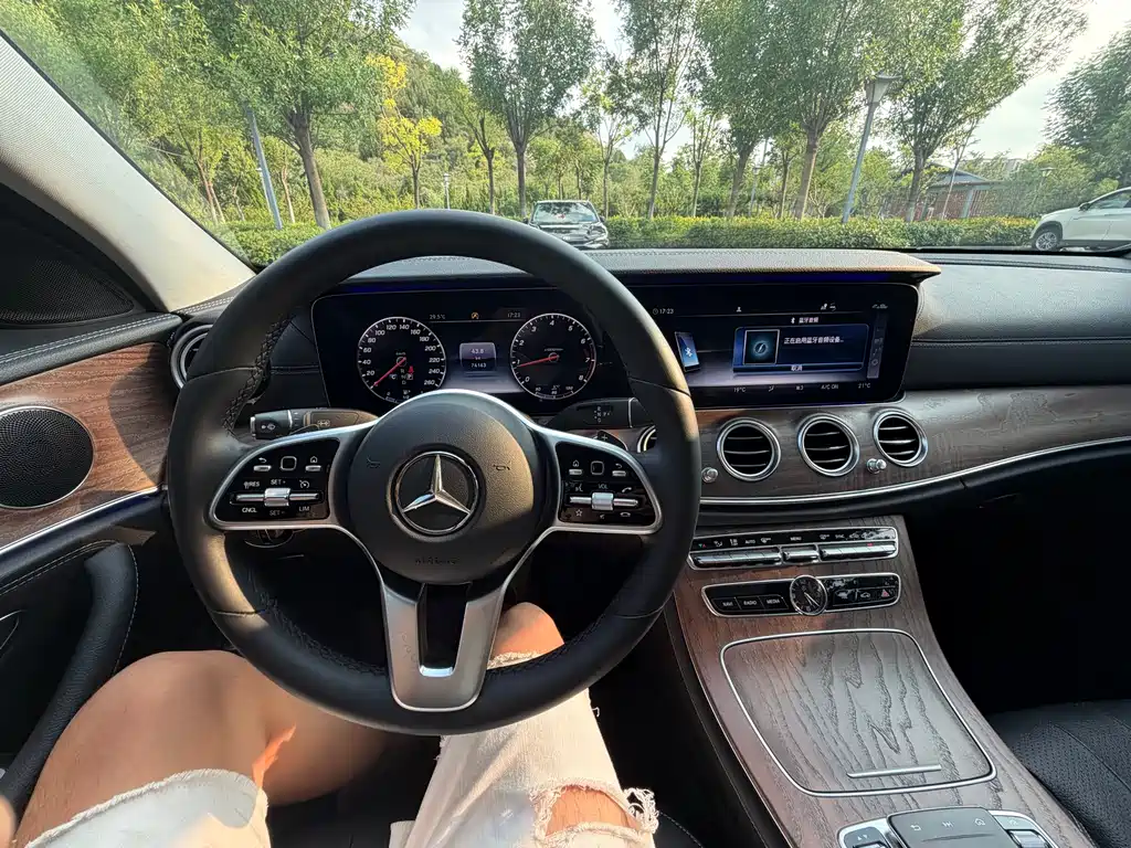 Mercedes-Benz E-Class 2019 — фото 15