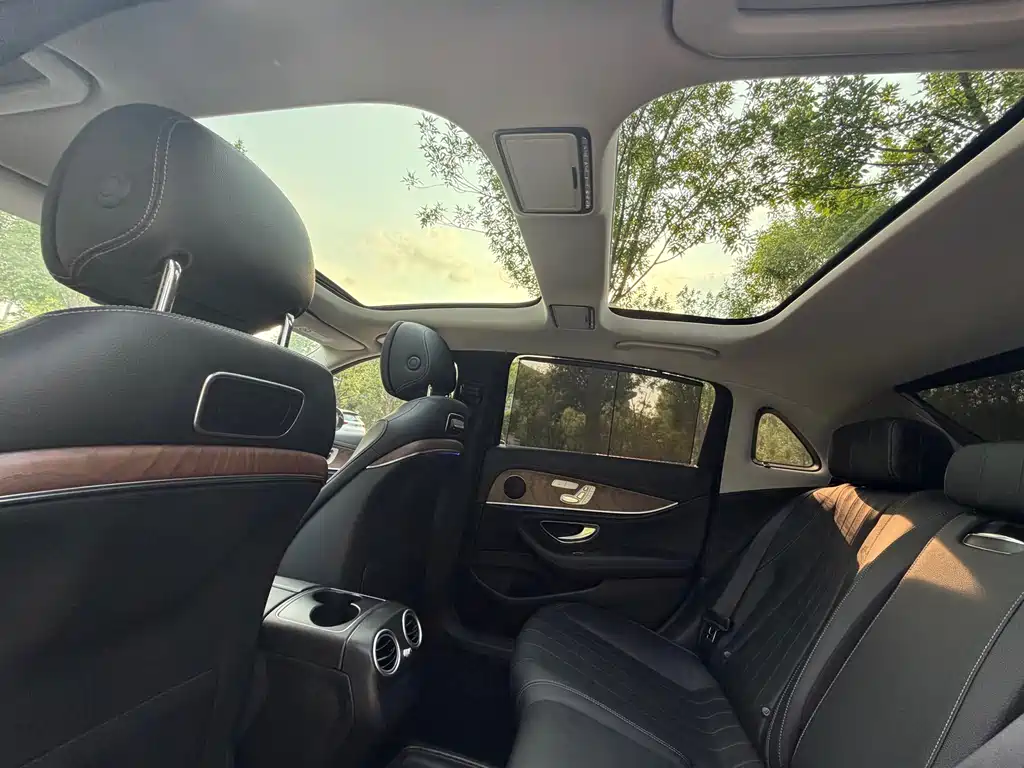 Mercedes-Benz E-Class 2019 — фото 18