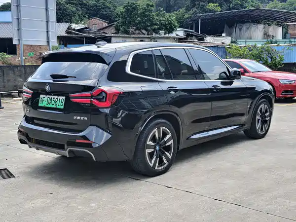 BMW iX3 2021