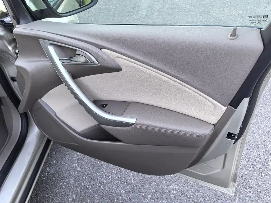 Buick Excelle 2013 — фото 10