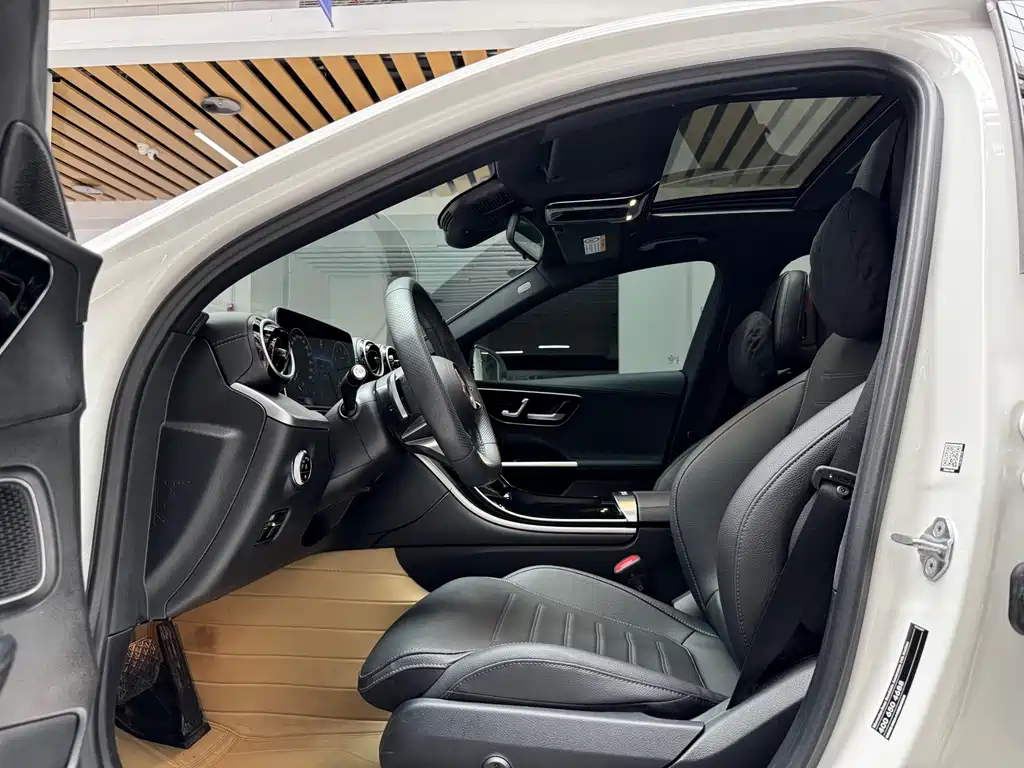 Mercedes-Benz C-Class 2023 — фото 10