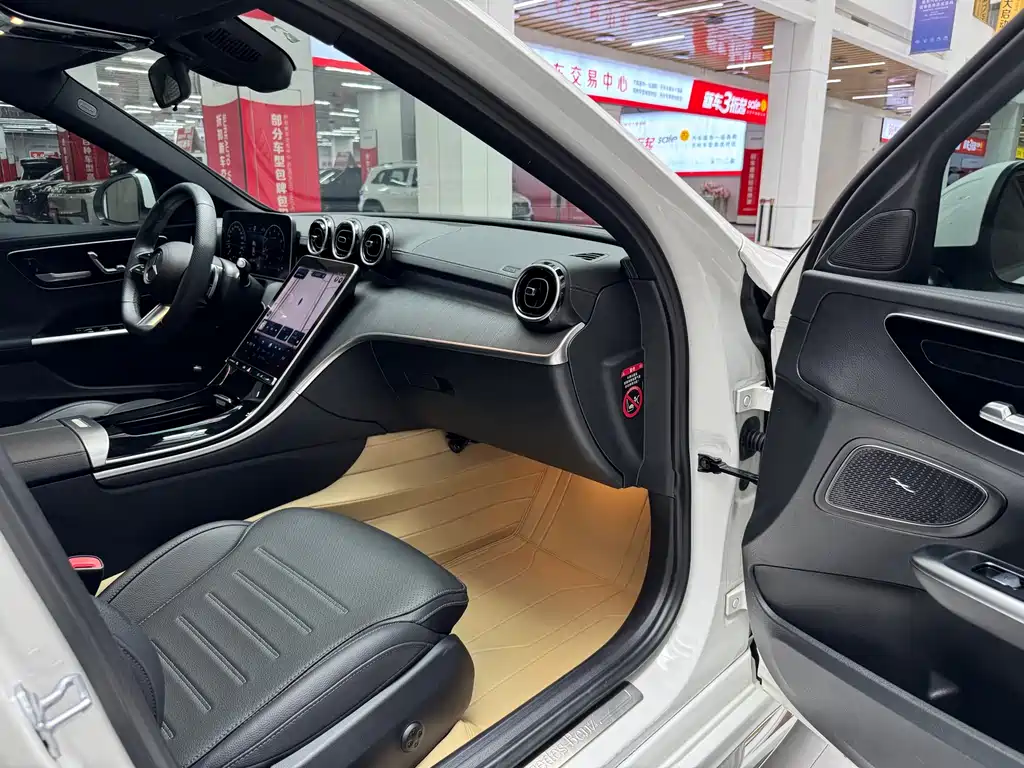 Mercedes-Benz C-Class 2023 — фото 16
