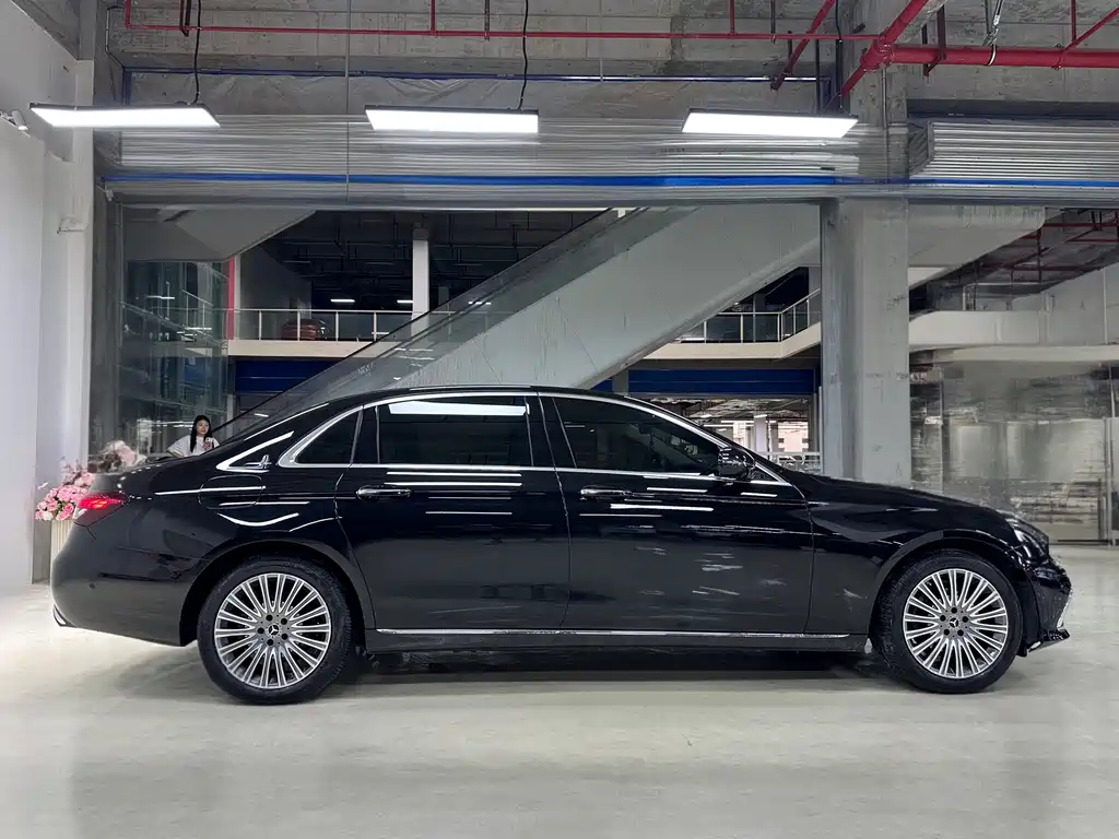 Mercedes-Benz E-Class 2023 — фото 7