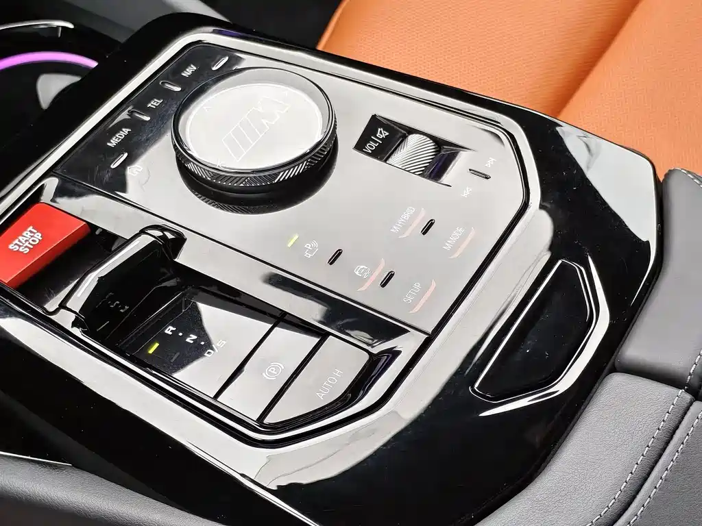BMW M5 New Energy 2024 — фото 22