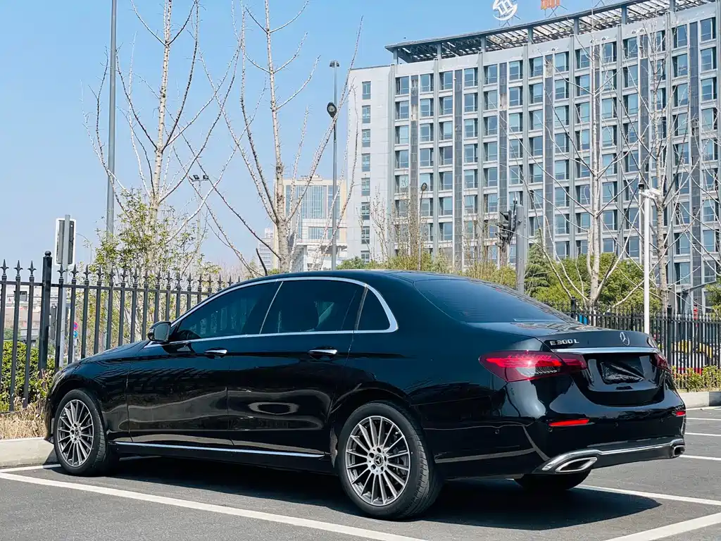 Mercedes-Benz E-Class 2023 — фото 10