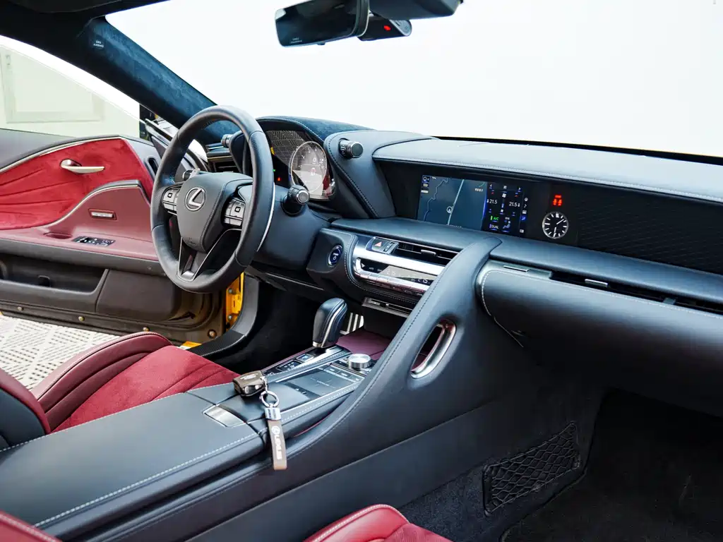 Lexus LC 2018 — фото 10