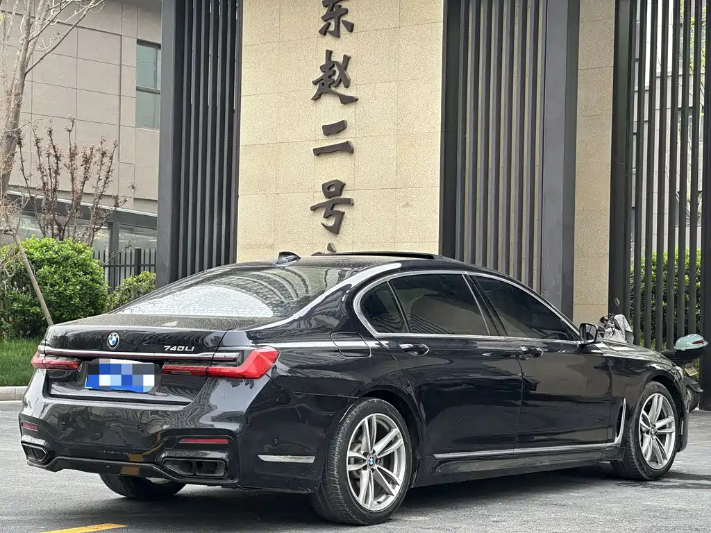 BMW 7 Series 2018 — фото 8